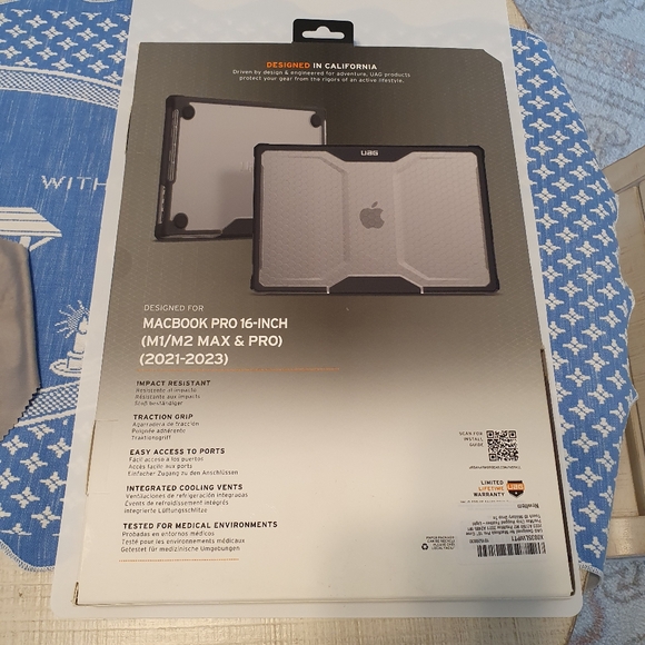 UAG MacBook pro 16 inch cover - Picture 2 of 7